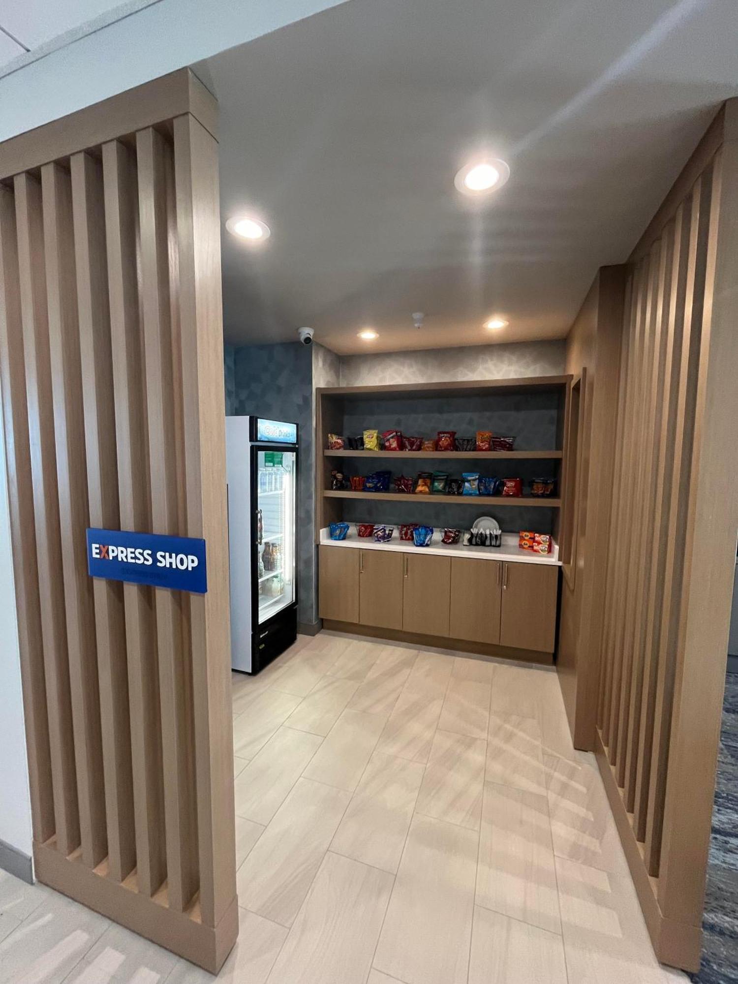 Holiday Inn Express & Suites Oscoda By Ihg Buitenkant foto