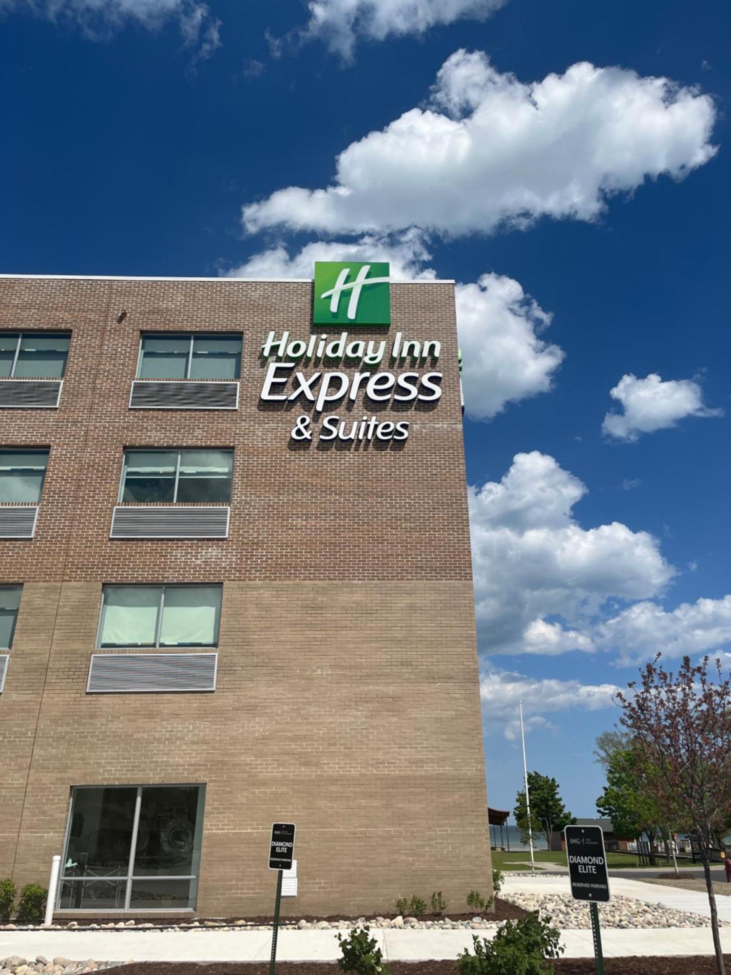 Holiday Inn Express & Suites Oscoda By Ihg Buitenkant foto