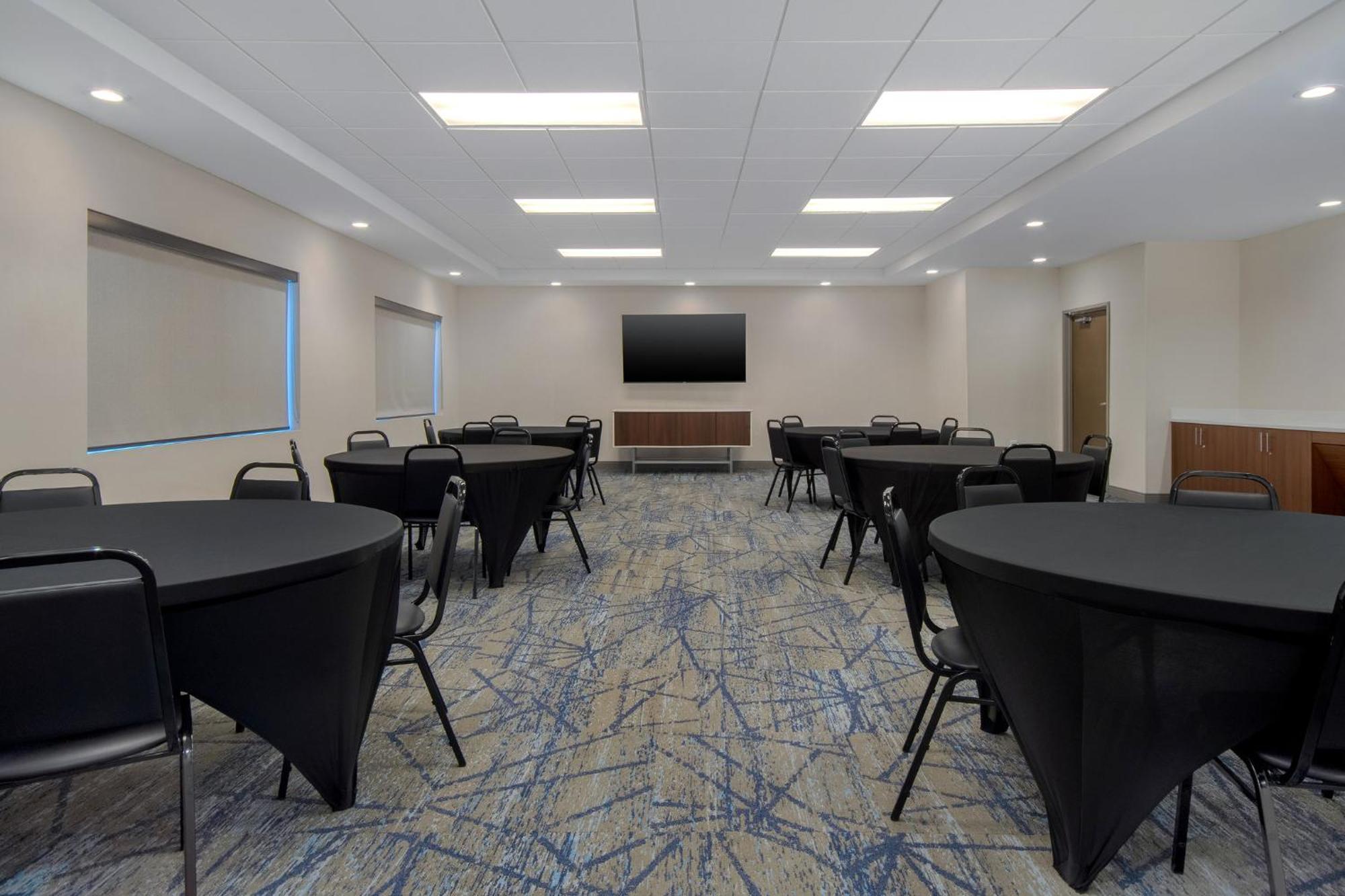 Holiday Inn Express & Suites Oscoda By Ihg Buitenkant foto