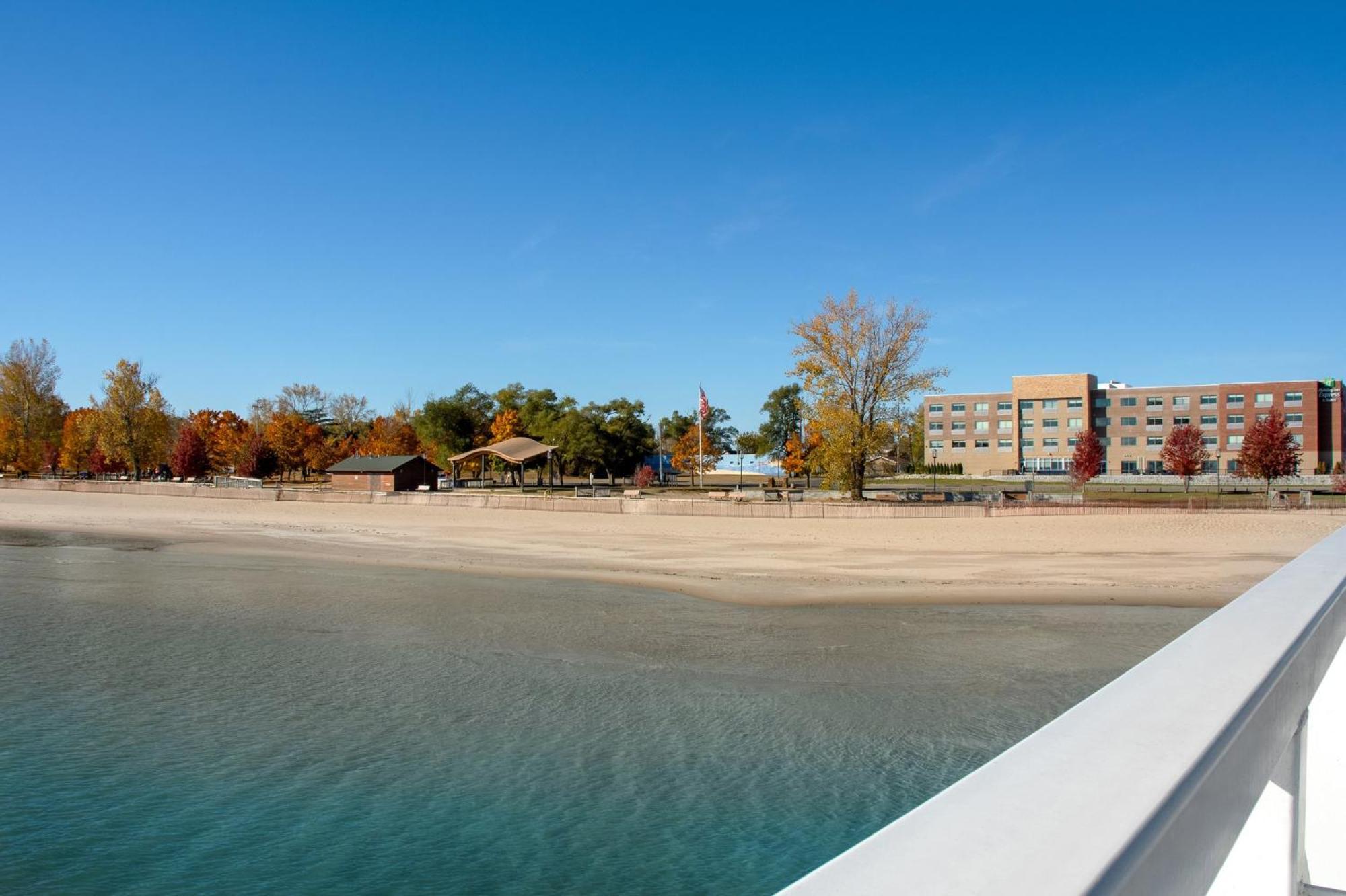 Holiday Inn Express & Suites Oscoda By Ihg Buitenkant foto